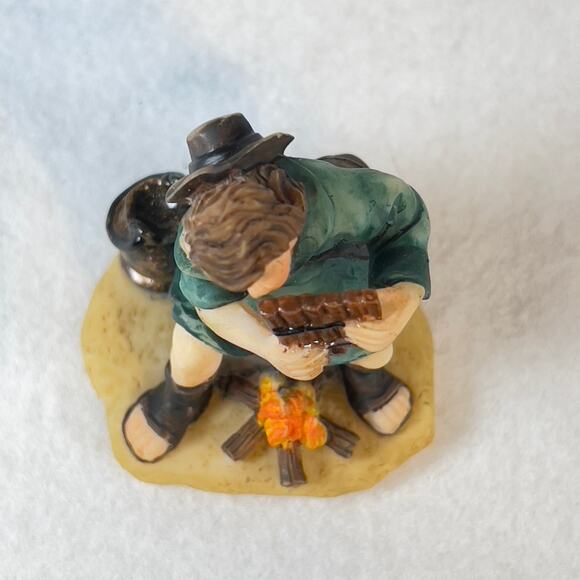 Grandeur Noel 2001 Bethlehem Village Man w/ Campfire O'Well Porcelain Resin - Picture 6 of 10